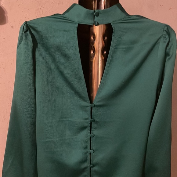 Small Express green mock neck long sleeve button back peep hole blouse top - Picture 9 of 15
